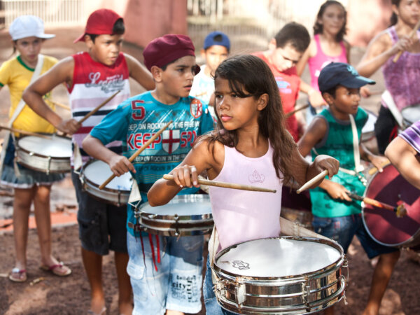Kinder aus der Grundschule in Santa Maria beim Strassenumzug.Pará, Brasil.